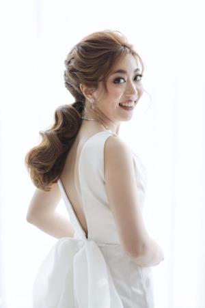ชุดเจ้าสาวและชุดเจ้าบ่าว ชุดสากล เช่าที่แบมบี้ เวดดิ้ง ห้วยขวาง